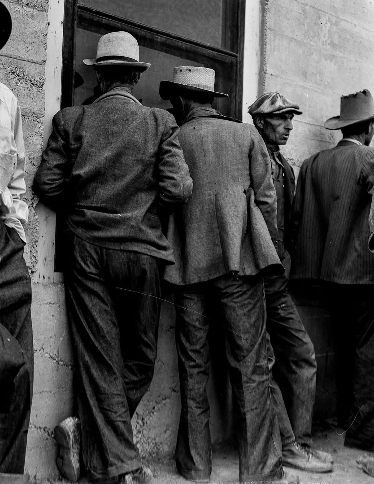 poor-great depression families waitig for aid