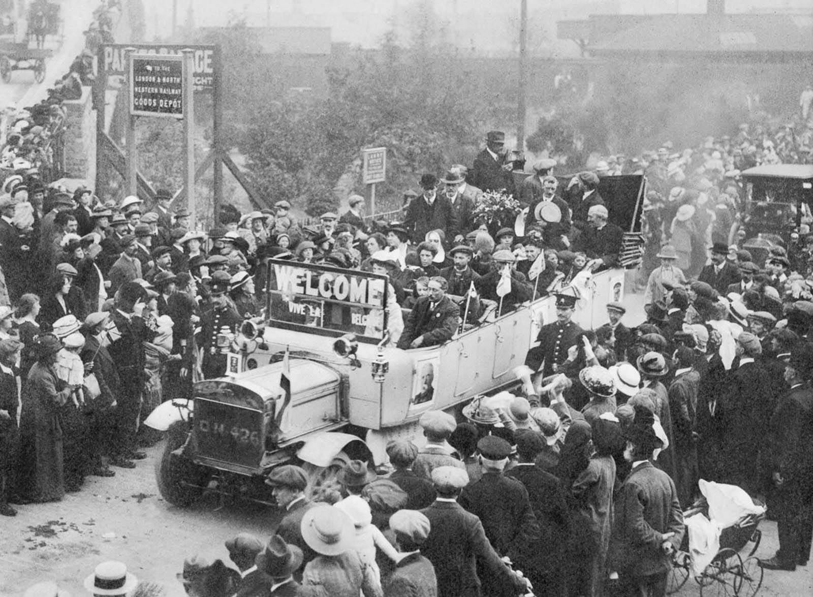 Belgian refugees arrive in the Welsh town of Rhyl. 1914.