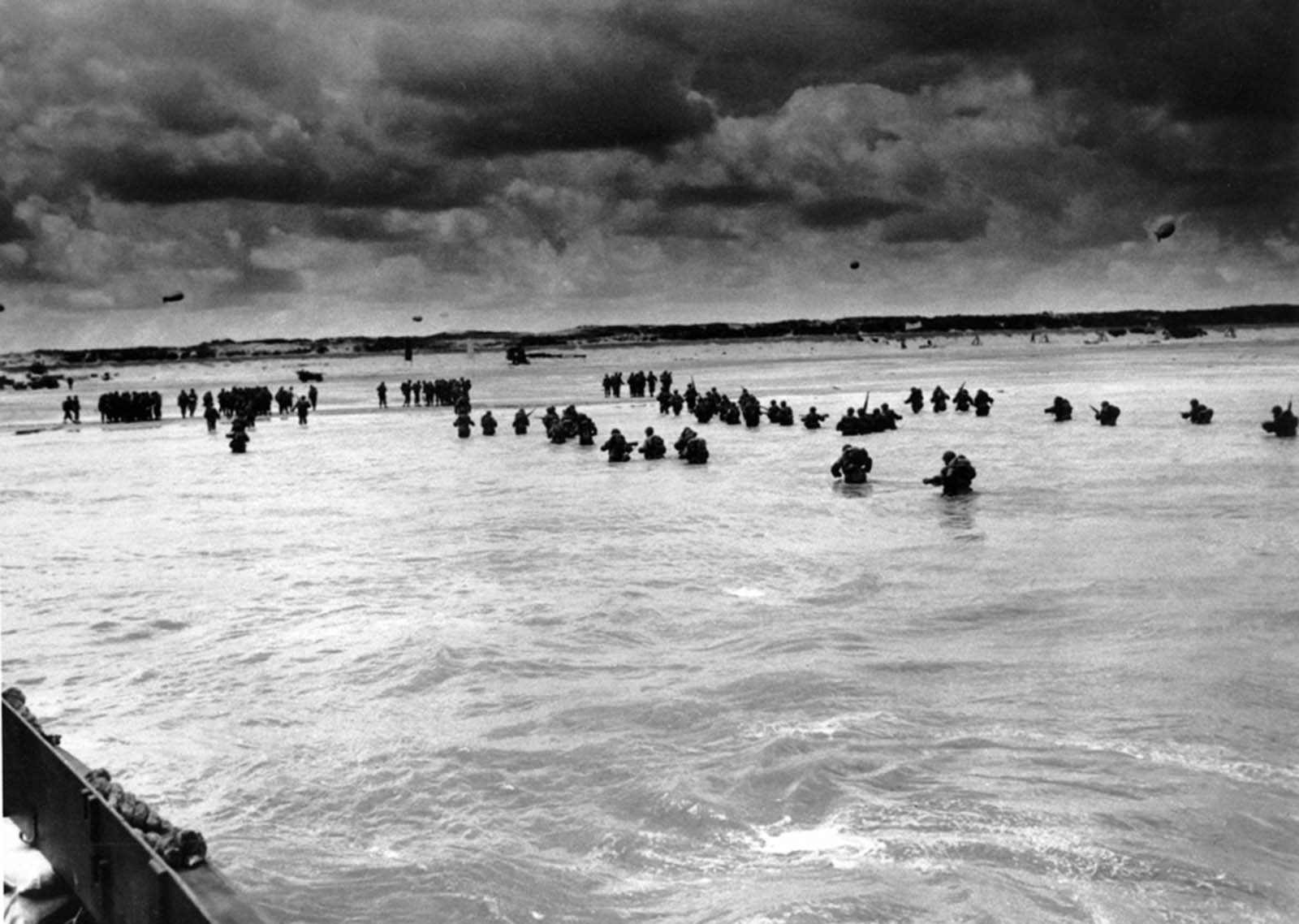 d-day rare historical photographs