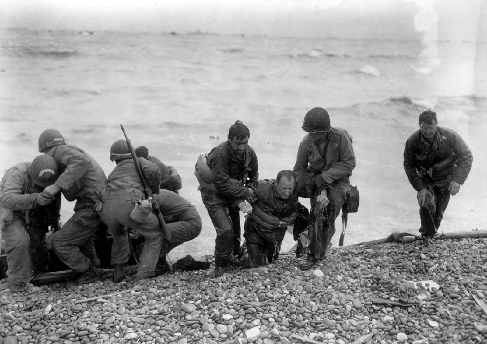 d-day rare historical photographs