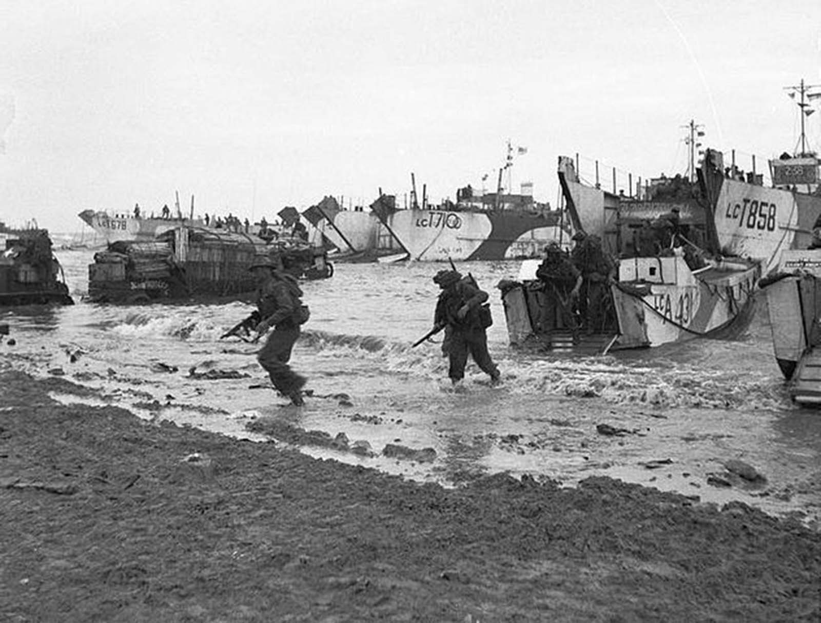 d-day rare historical photographs