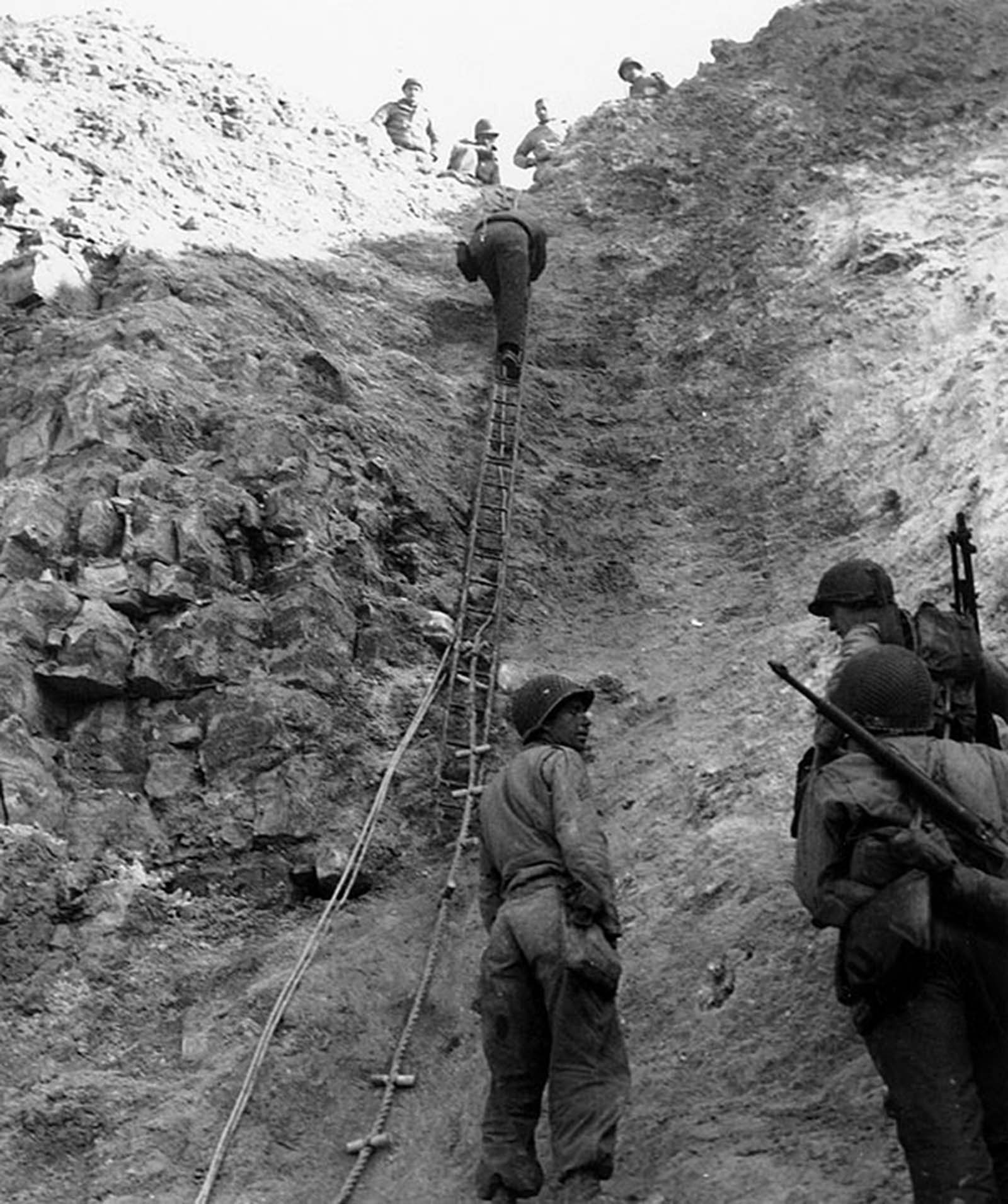 d-day rare historical photographs