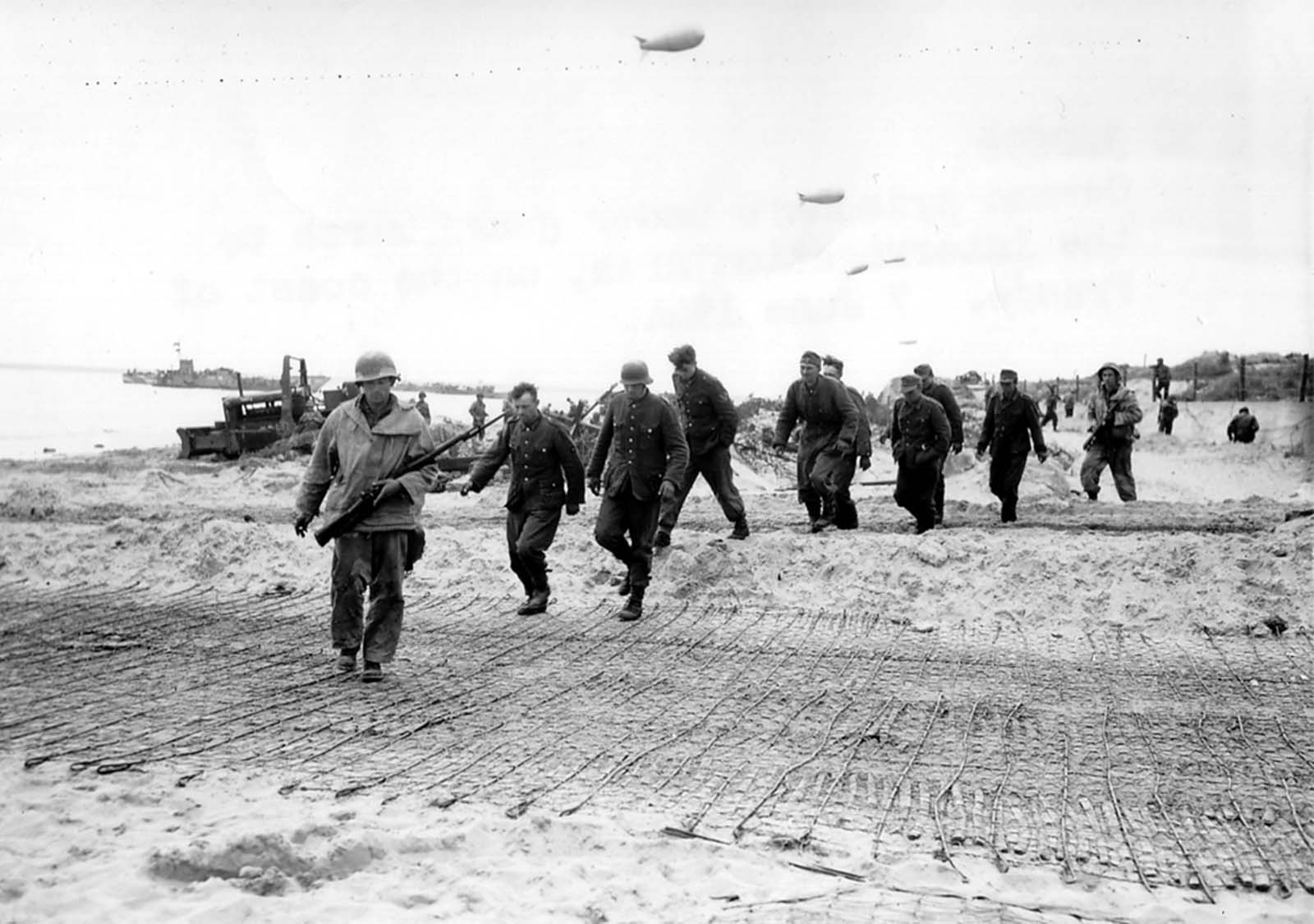 d-day rare historical photographs