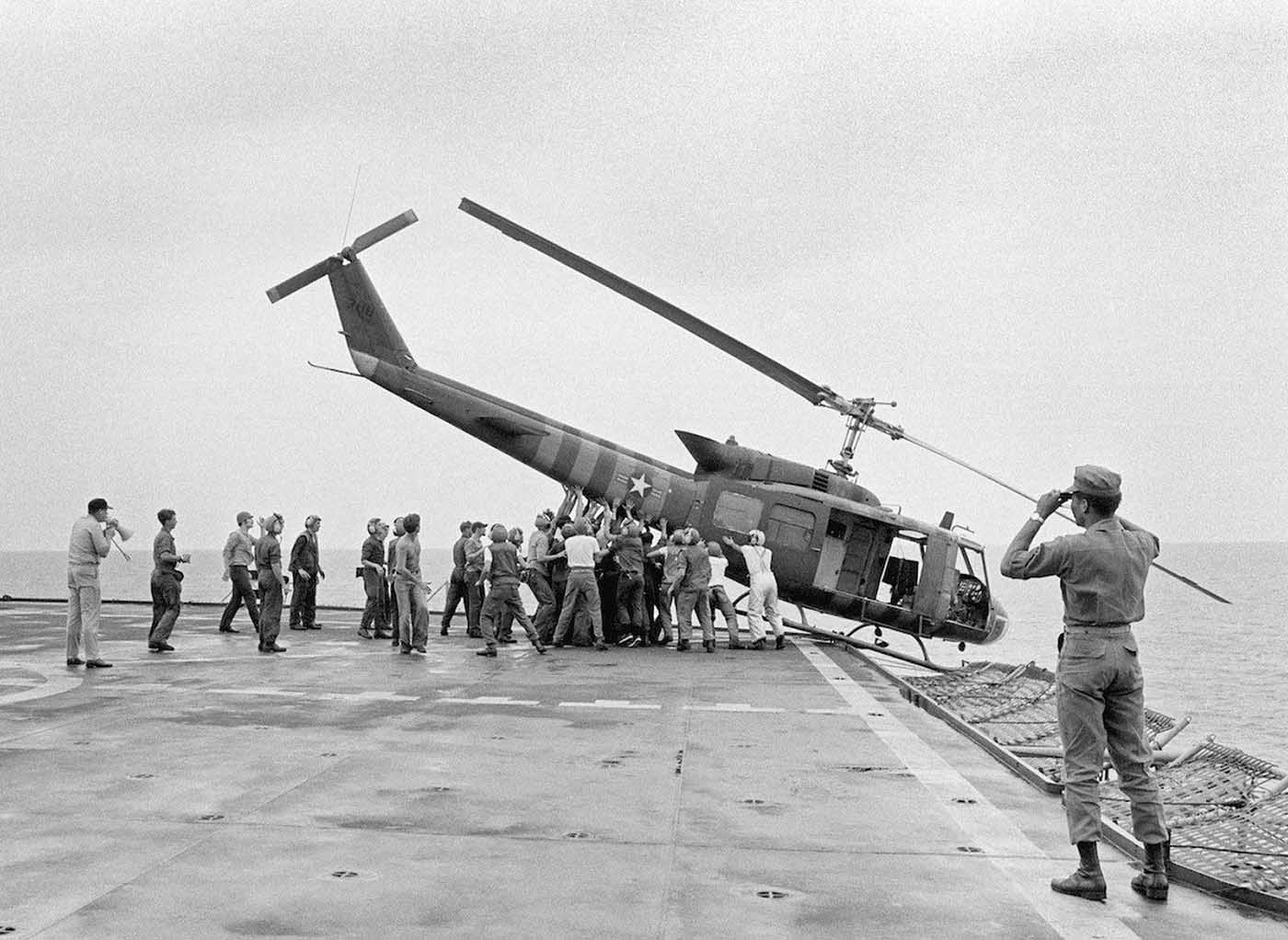 helicopters overboard operation frequent wind