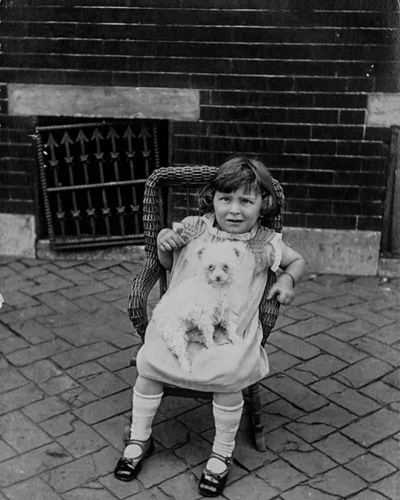 Gritty portraits show Philadelphia residents on their stoops