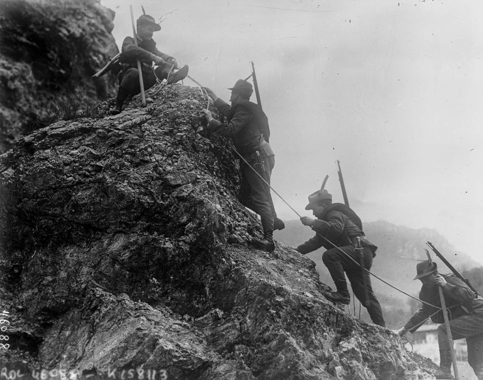 Italian Alpini troops. 1915.