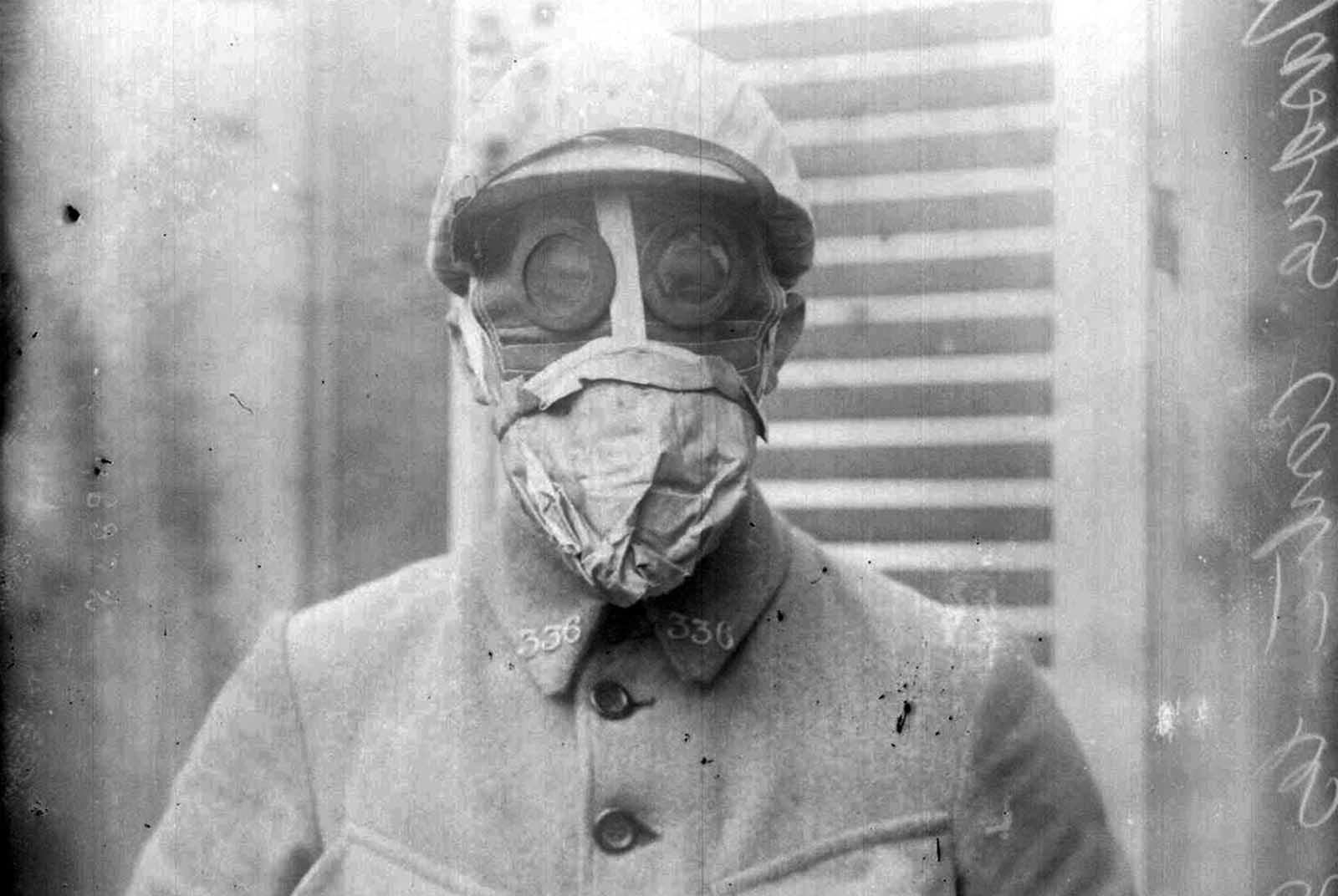 French soldier in gas mask, 1916.
