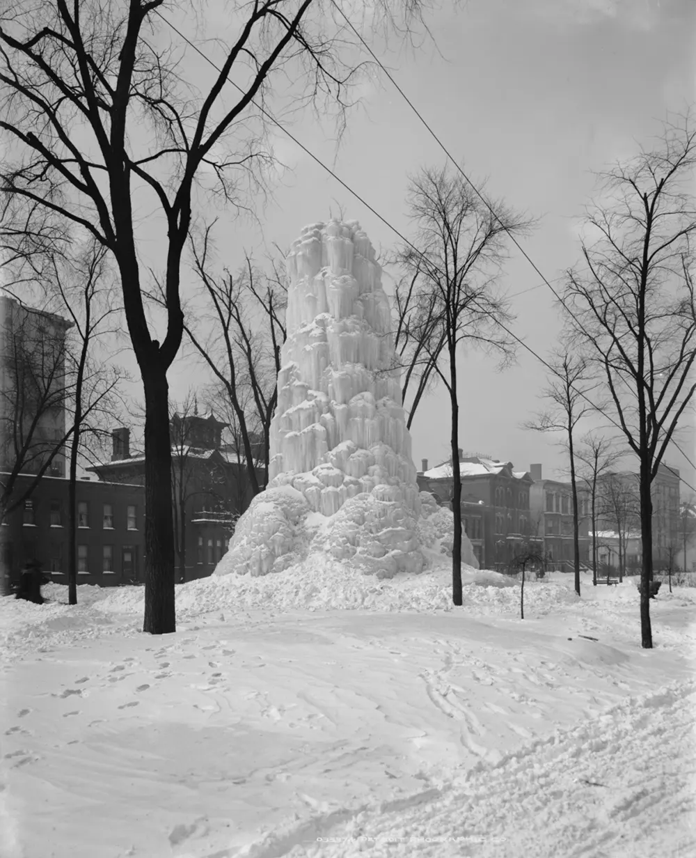 Detroit ice fountain photos