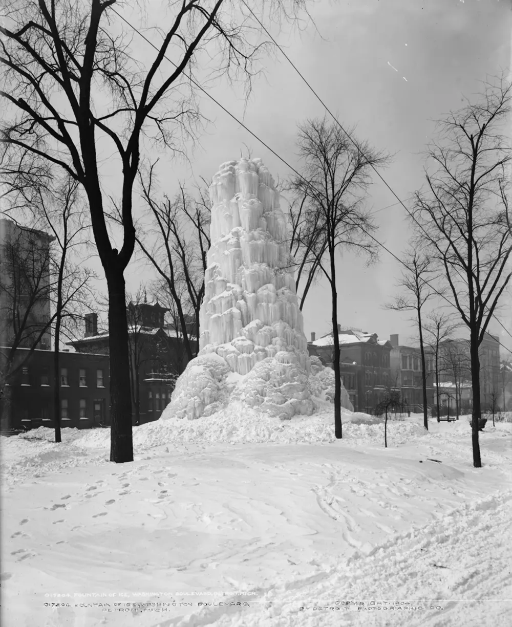 Detroit ice fountain photos