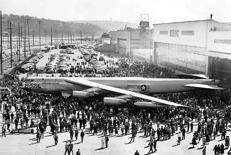 Boeing fake rooftop town