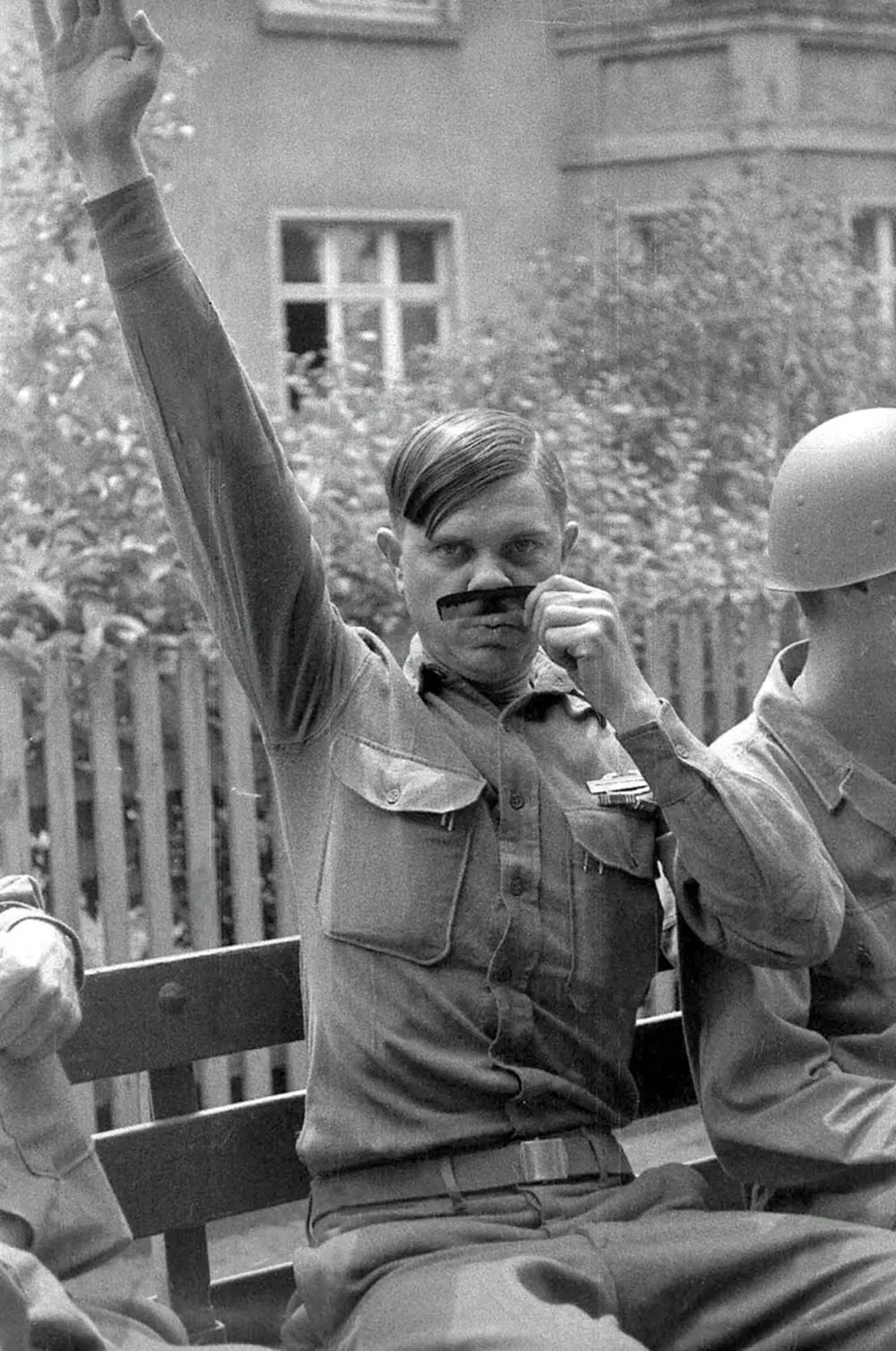 odd photos from Wolrd War Two