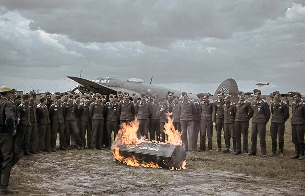 odd photos from Wolrd War Two