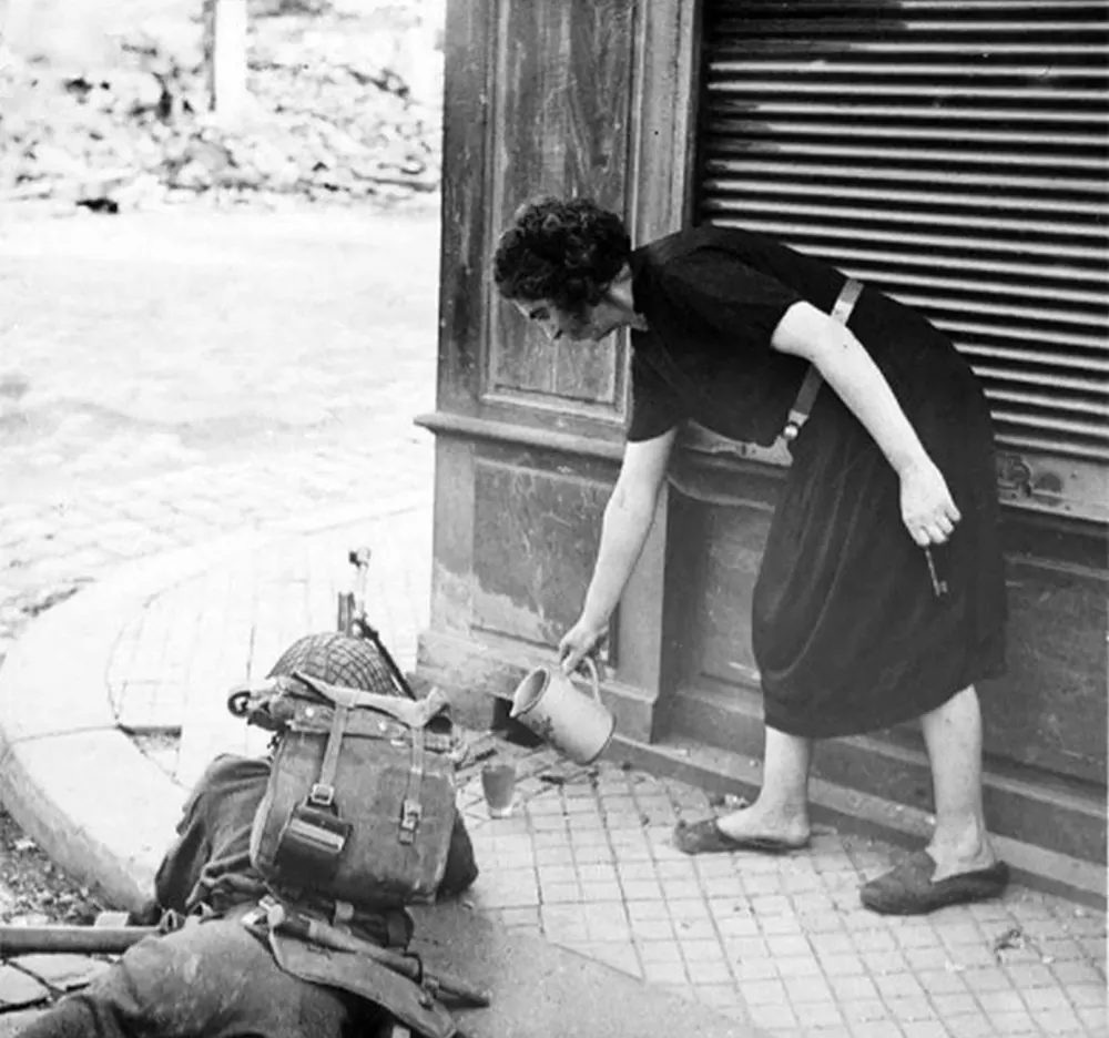 odd photos from Wolrd War Two