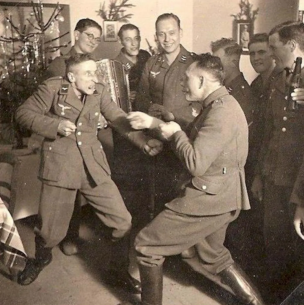 odd photos from Wolrd War Two