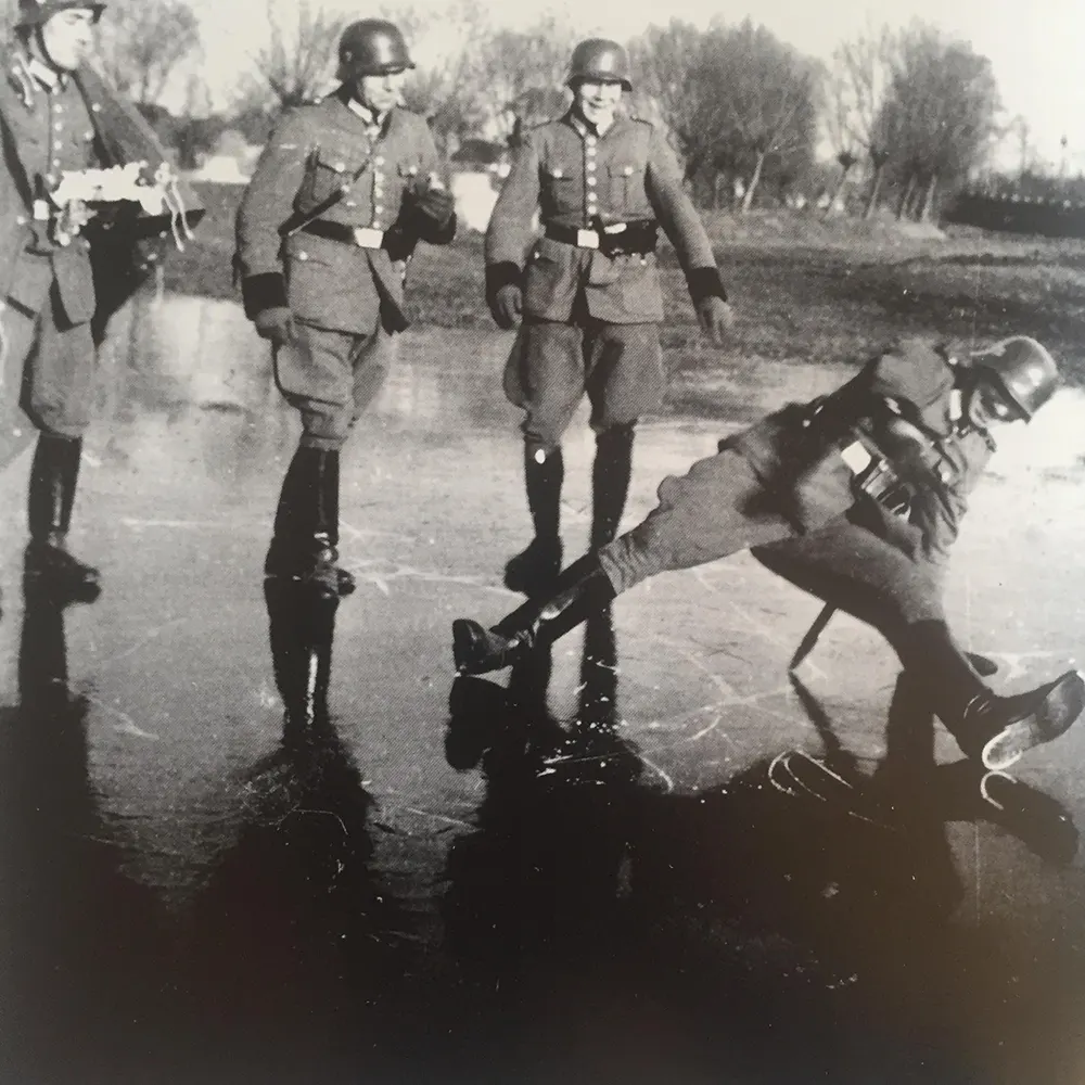 odd photos from Wolrd War Two