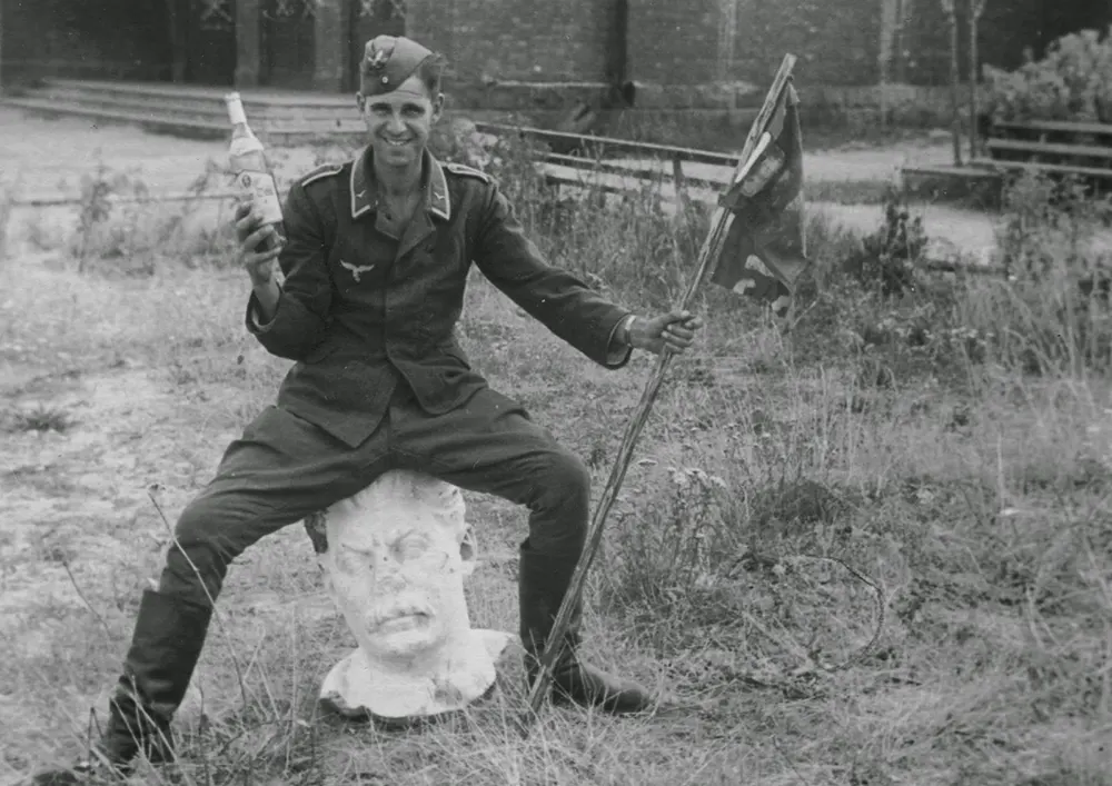odd photos from Wolrd War Two