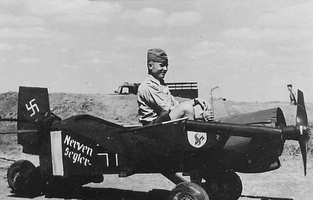 odd photos from Wolrd War Two