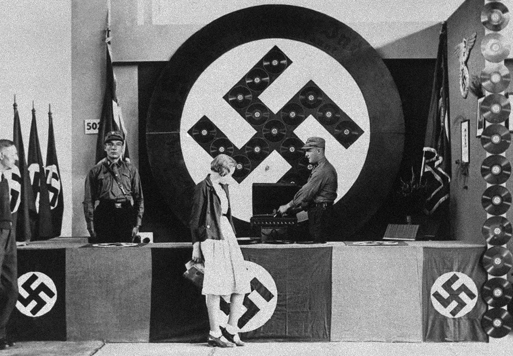 odd photos from Wolrd War Two