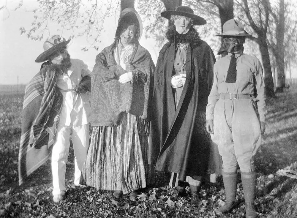 creepy vintage halloween photos
