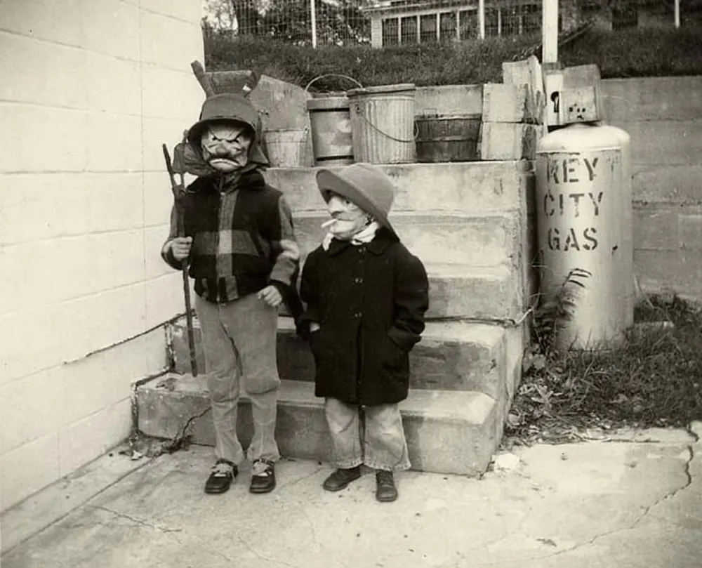 creepy vintage halloween photos