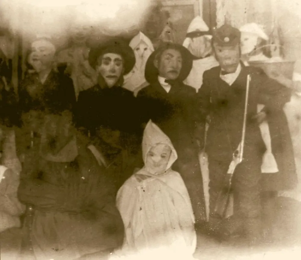creepy vintage halloween photos