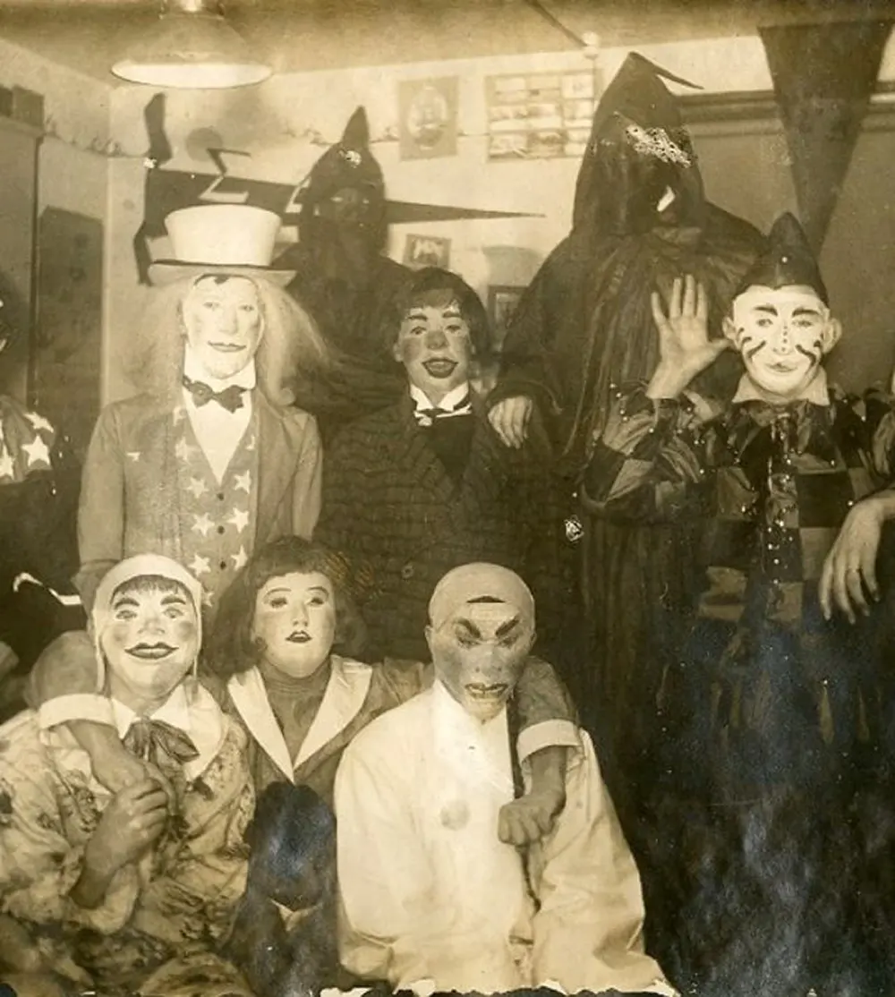 creepy vintage halloween photos