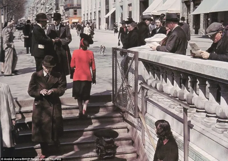 Color photos of occupied paris zucca