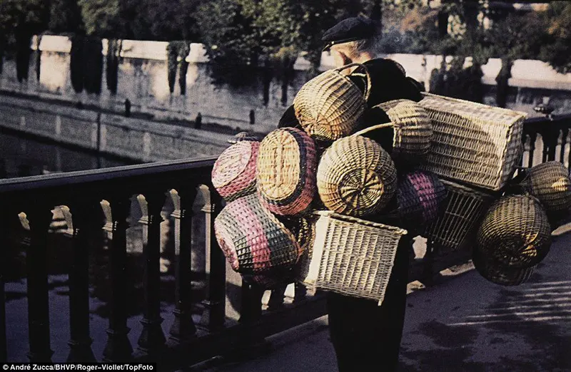 Color photos of occupied paris zucca