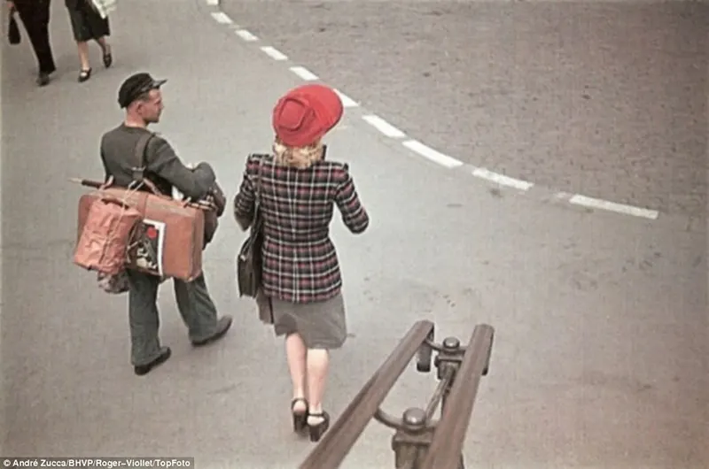 Color photos of occupied paris zucca