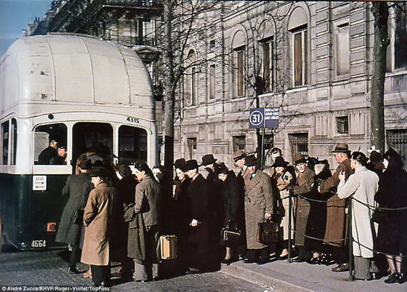 Color photos of occupied paris zucca