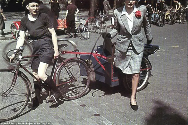 Color photos of occupied paris zucca