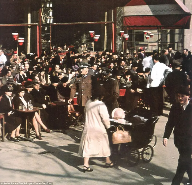 Color photos of occupied paris zucca