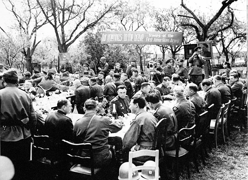 e historic meeting on Elbe River between American and Soviet troops