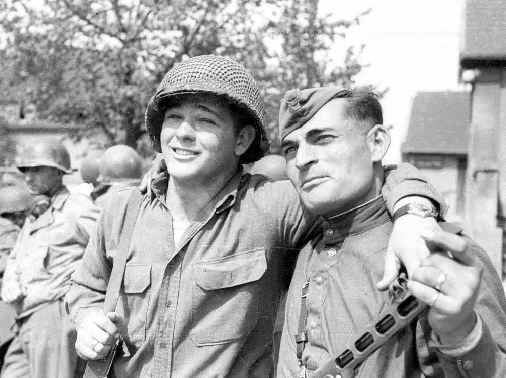e historic meeting on Elbe River between American and Soviet troops