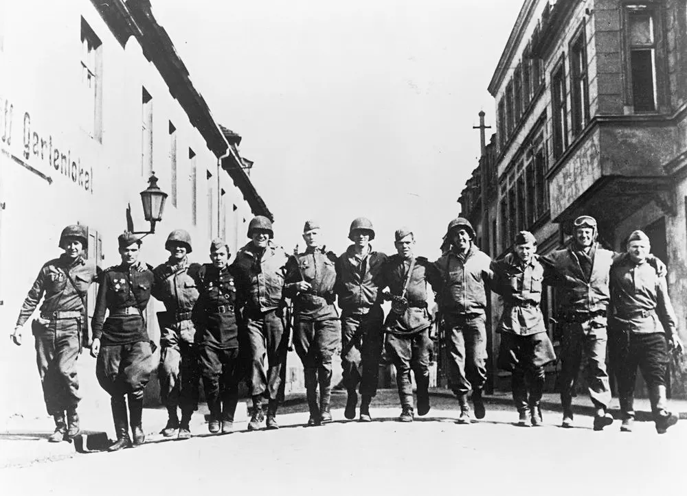 e historic meeting on Elbe River between American and Soviet troops