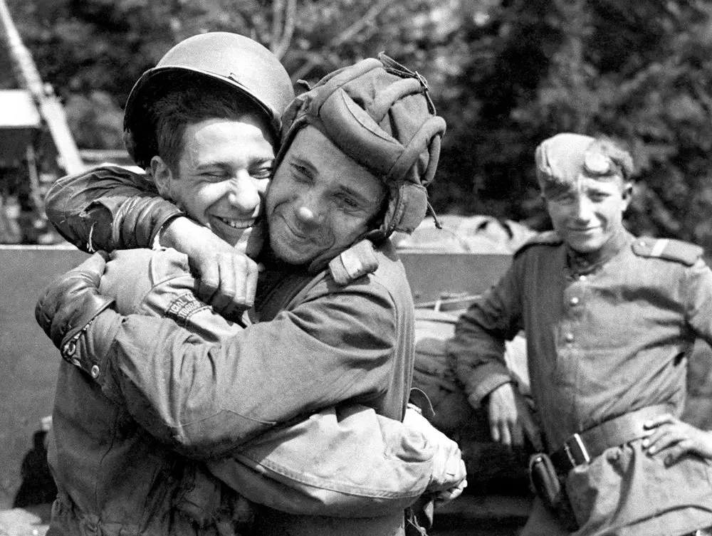 e historic meeting on Elbe River between American and Soviet troops
