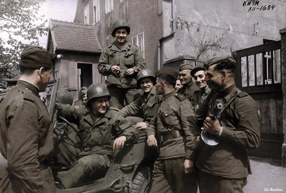 e historic meeting on Elbe River between American and Soviet troops