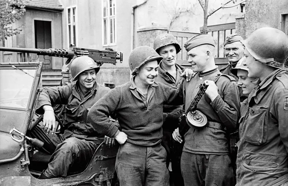 e historic meeting on Elbe River between American and Soviet troops