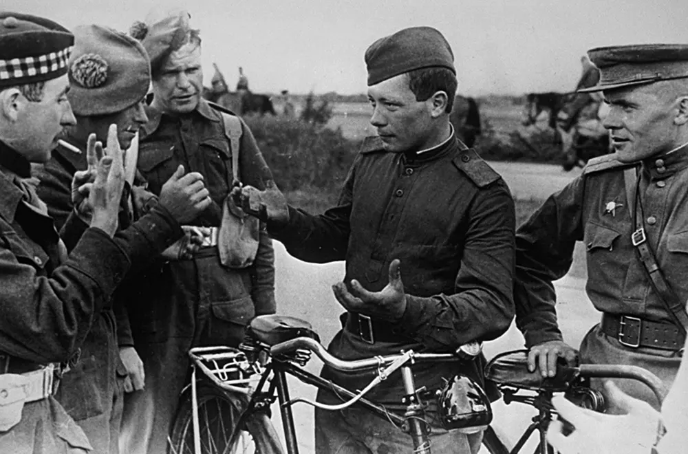 e historic meeting on Elbe River between American and Soviet troops
