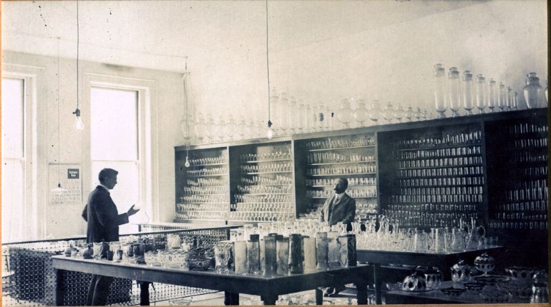Vintage photos inside the Shops and Stores in Early 20th century