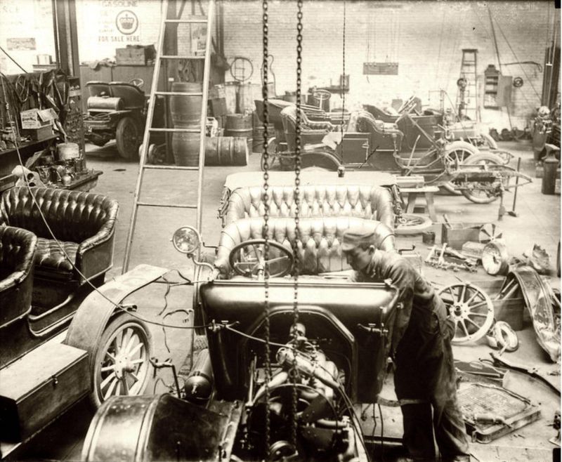 Vintage photos inside the Shops and Stores in Early 20th century