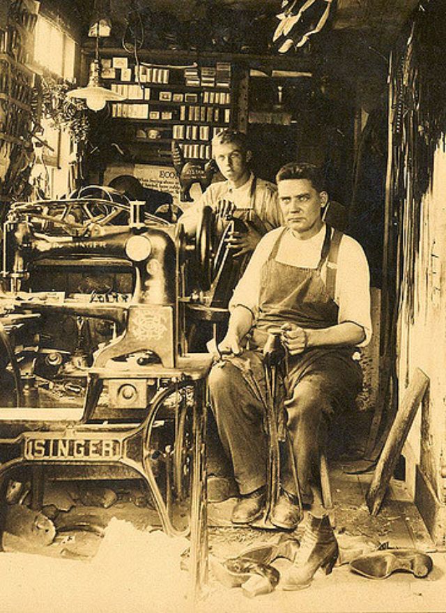 Vintage photos inside the Shops and Stores in Early 20th century