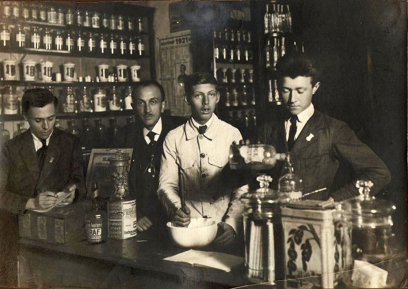 Vintage photos inside the Shops and Stores in Early 20th century