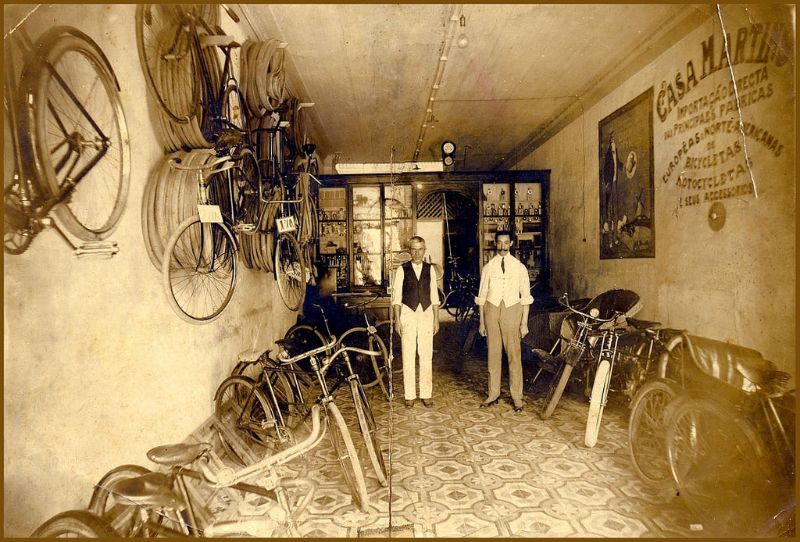 Vintage photos inside the Shops and Stores in Early 20th century