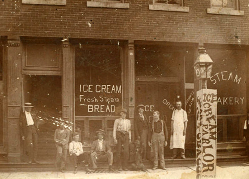 Vintage photos inside the Shops and Stores in Early 20th century
