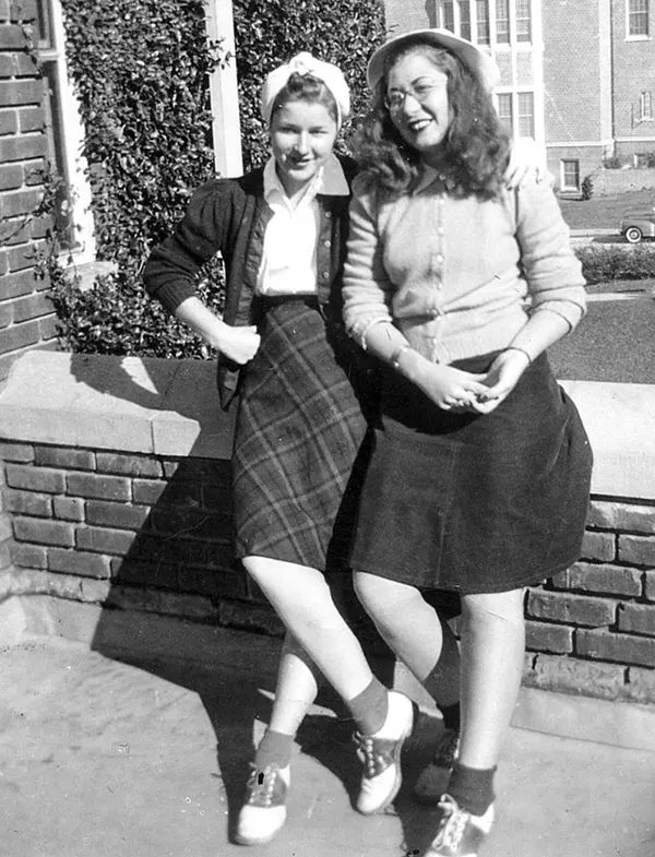 Teenage Fashion of 1940s Photos