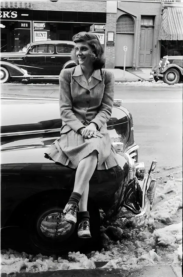 Teenage Fashion of 1940s Photos
