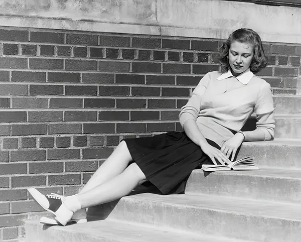 Teenage Fashion of 1940s Photos