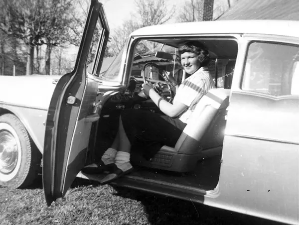 Teenage Fashion of 1940s Photos