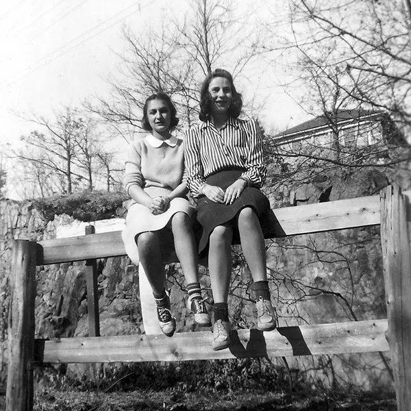 Teenage Fashion of 1940s Photos